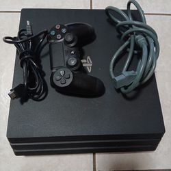 PLAY STATION 4  CUH-7015B 