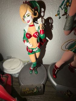 Harley Quinn Christmas figure