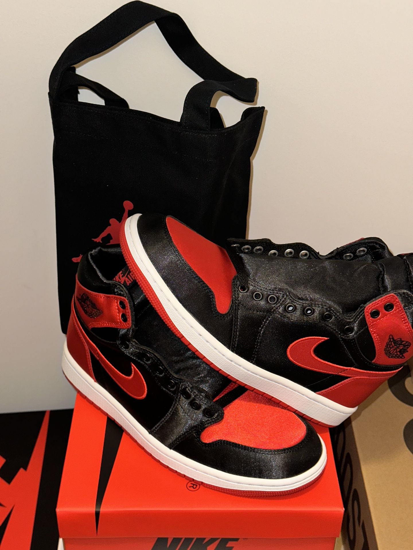Air Jordan 1 Satin