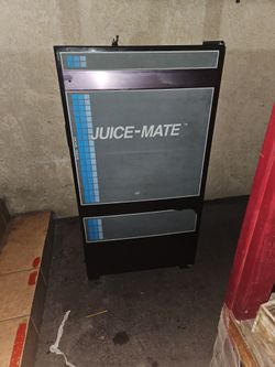Old Fashioned Soda Machine In Working With Keys To Load And Collect Coins Quarters Only