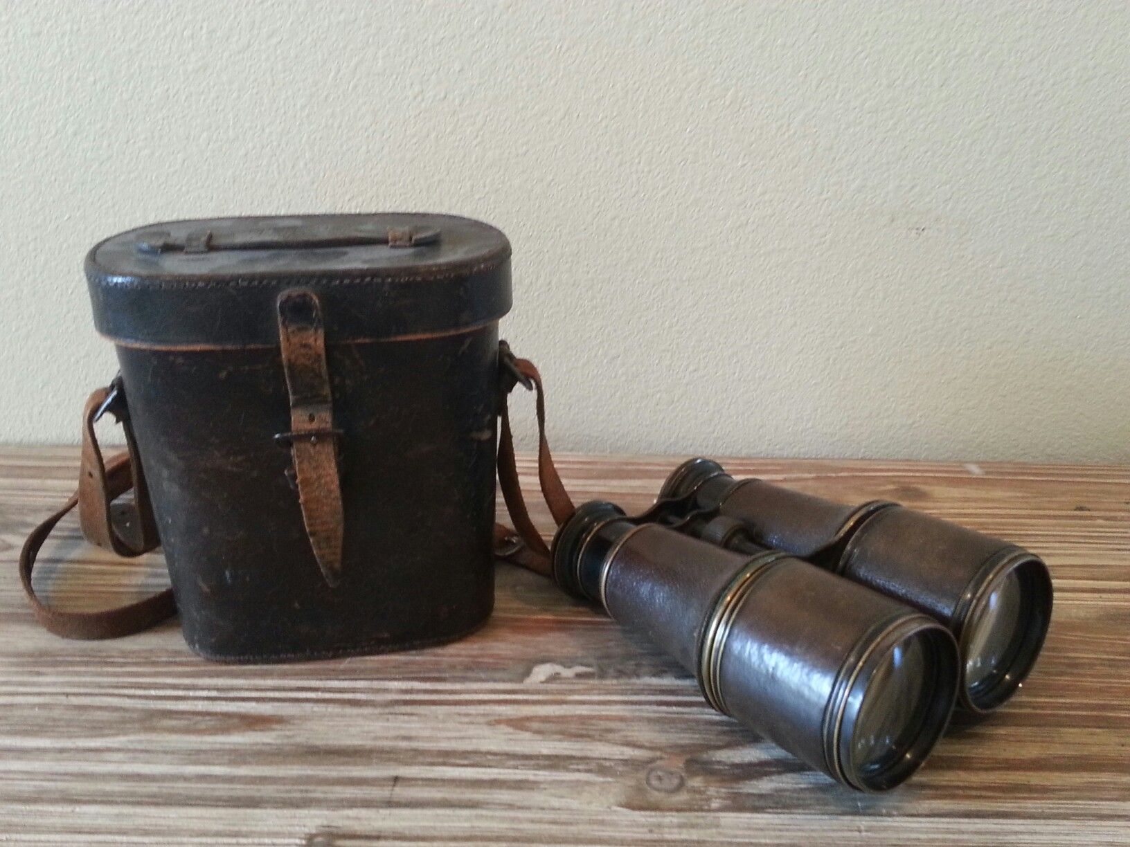 Genuine Civil War are antique military officer field binoculars from the 1800s plus leather case rare find