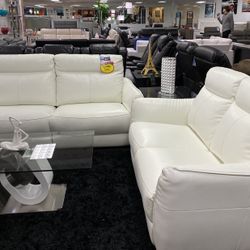 Top Grain Leather Sofa And Love $2,999/¡Sofá de cuero de grano superior y amor $ 2,999!