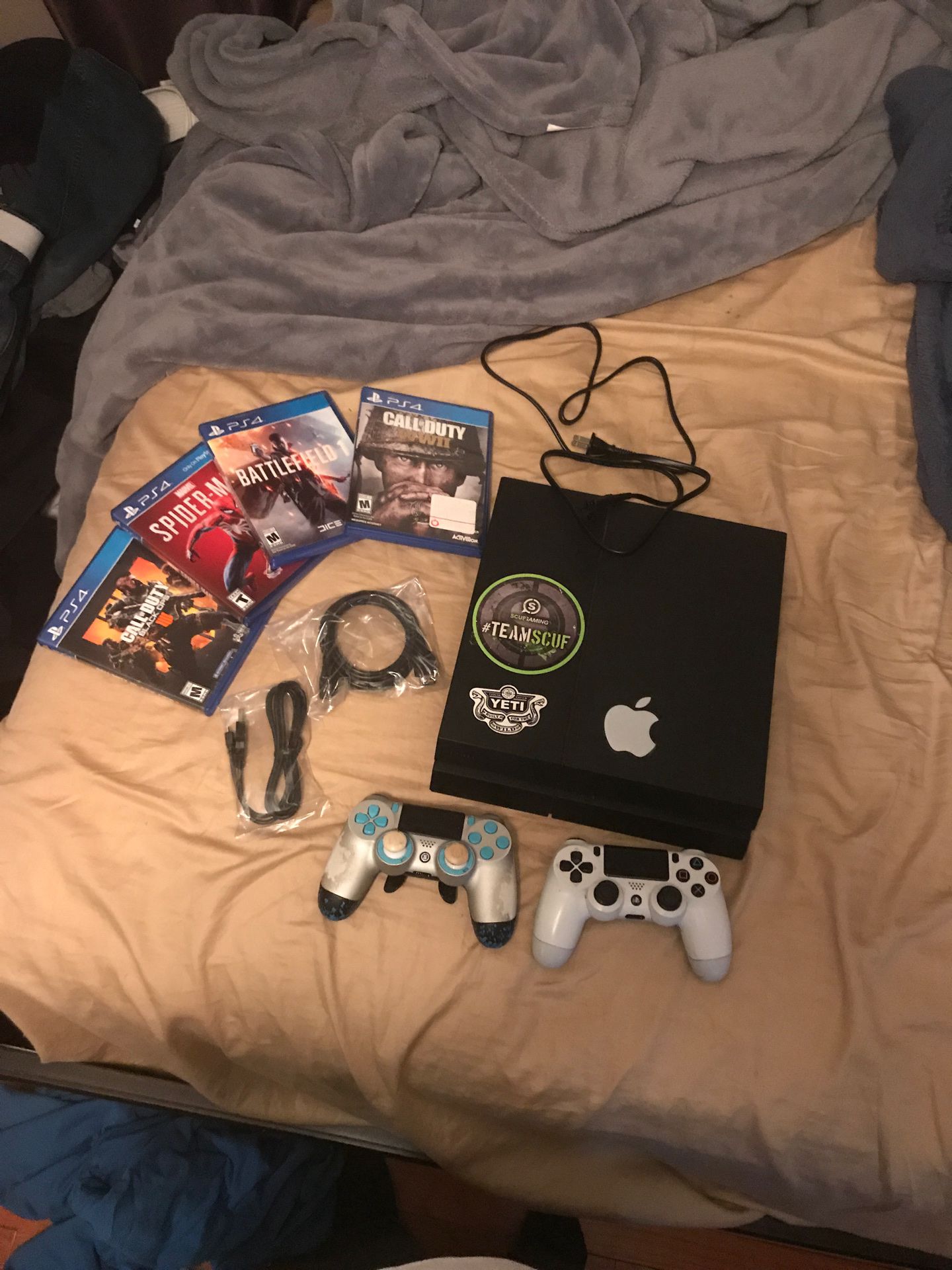 Ps4 500gb 2 controllers and games