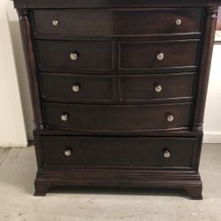 42”wx19”dx50”h Strong  Dresser good condition