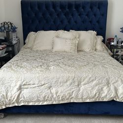 Elegant King-sized, Navy Blue, Upholstered Bed