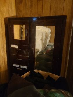 Dresser With Mirrior