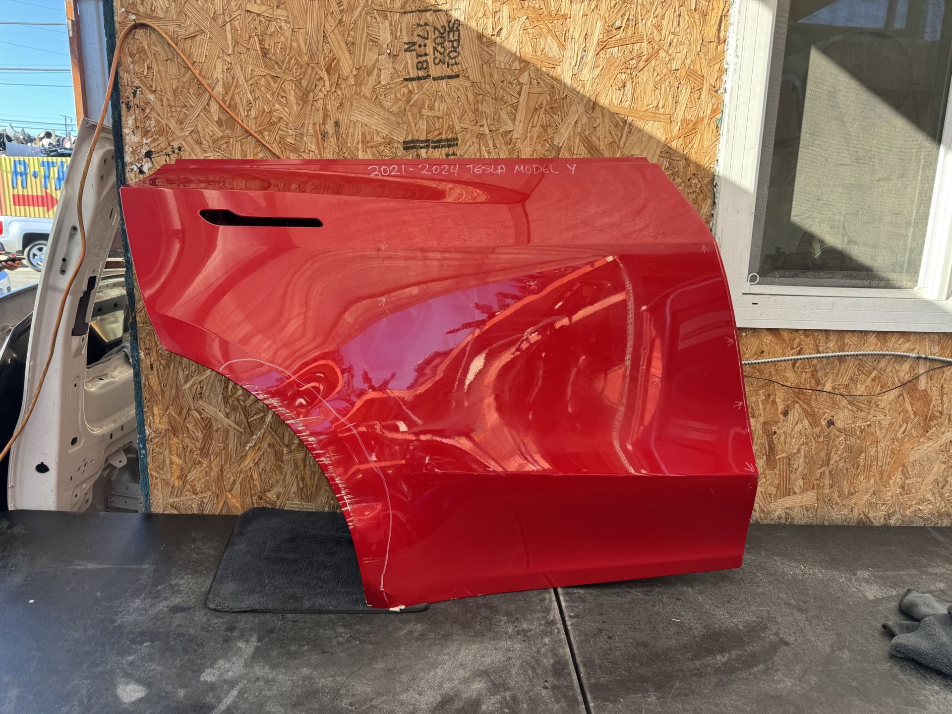 2021 2022 2023 2024 TESLA MODEL Y RIGHT REAR DOOR OEM USED