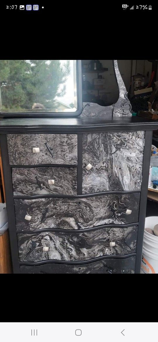 Chester tour dresser