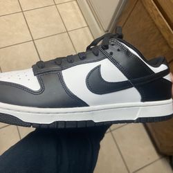  Nike Dunk Low  “Pandas” 