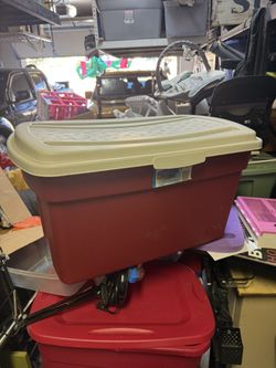 28 Gallon Rubbermaid Storage Tote