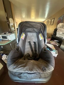 Baby Trend Car seat and base