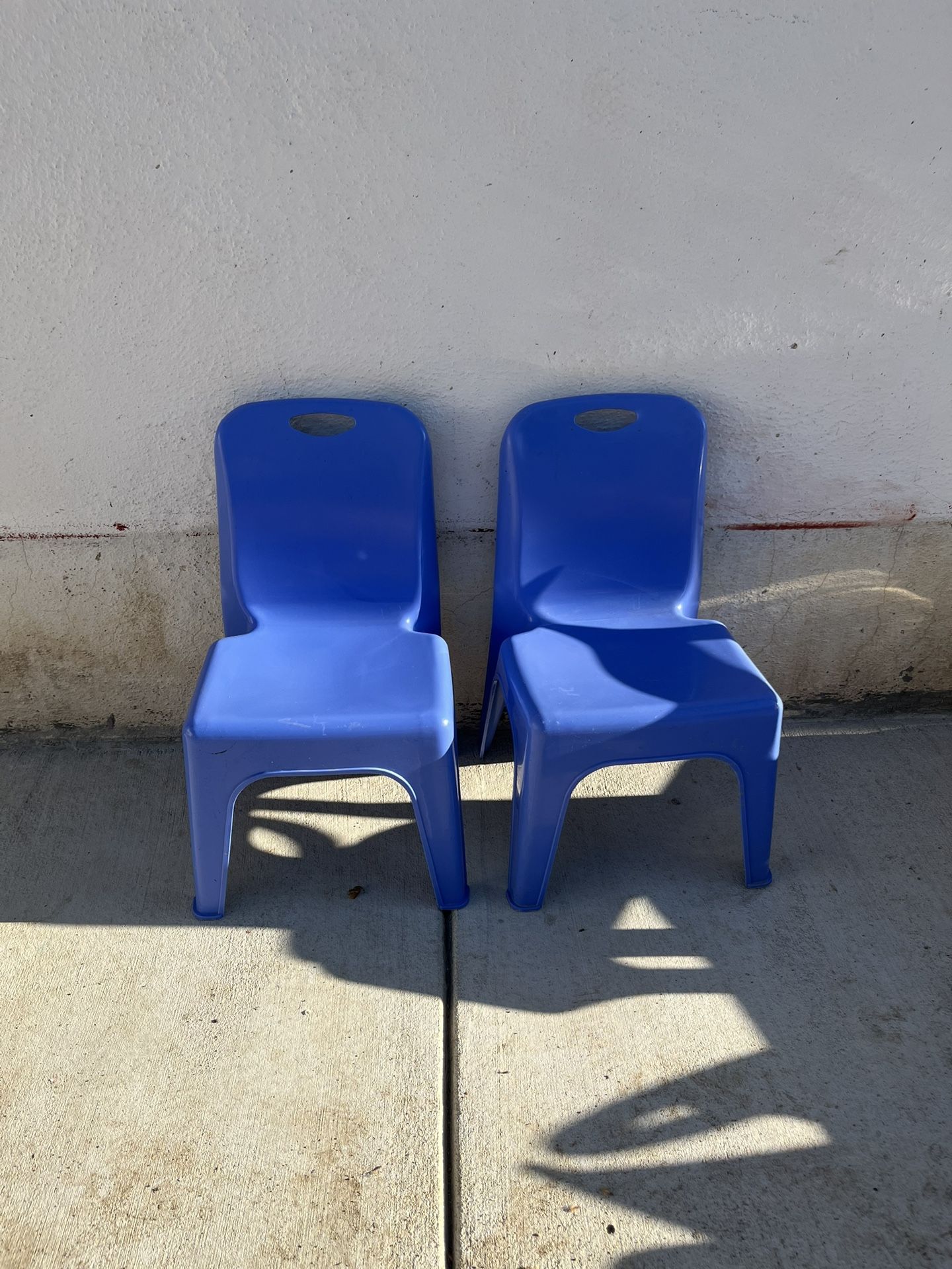 2 Kids Chairs 