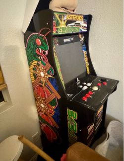 Arcade 1 up Atari Deluxe 12-In-1 Arcade Machine with Riser Asteroids Centipede