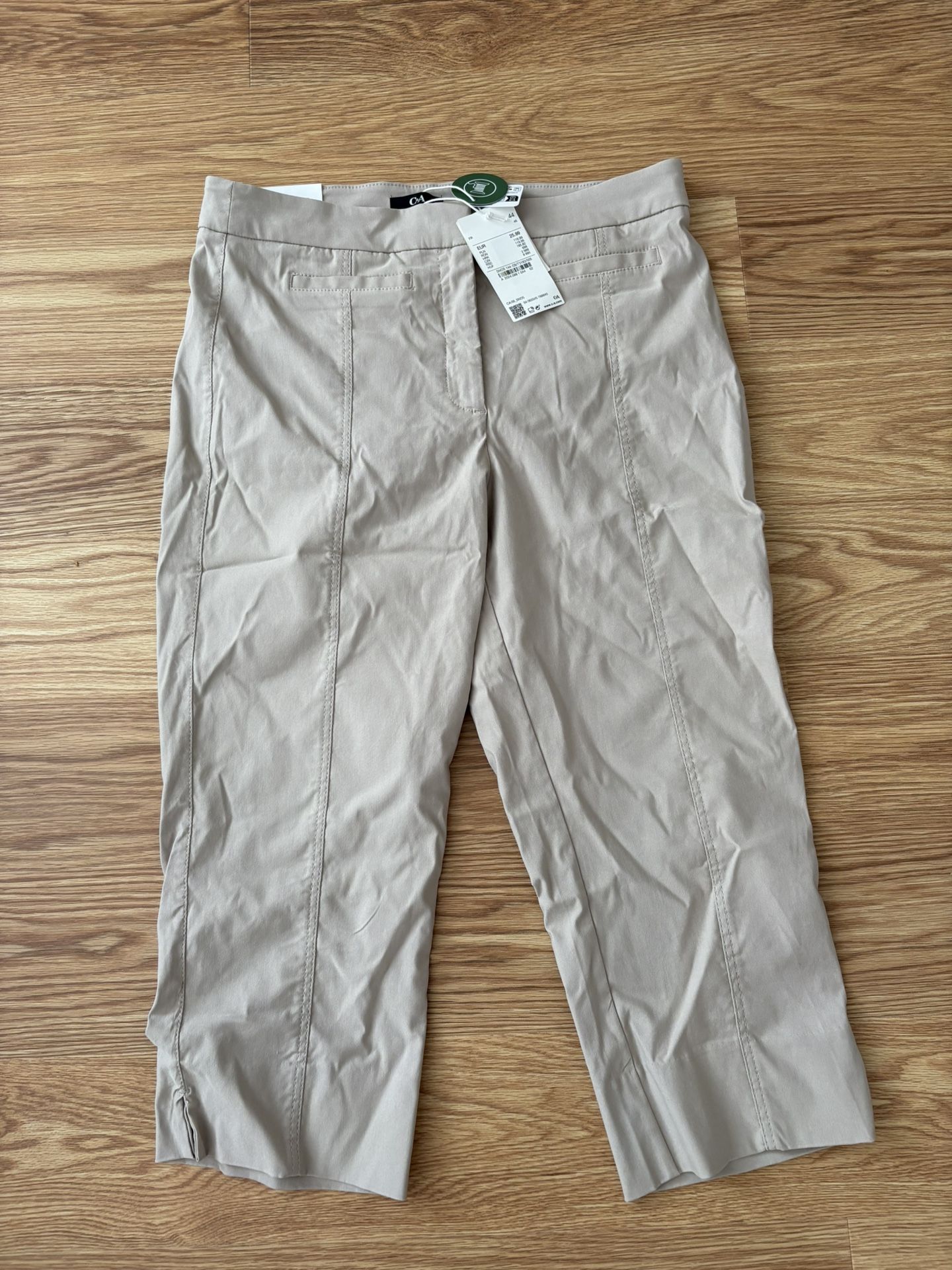 New Capri Pants Size 8