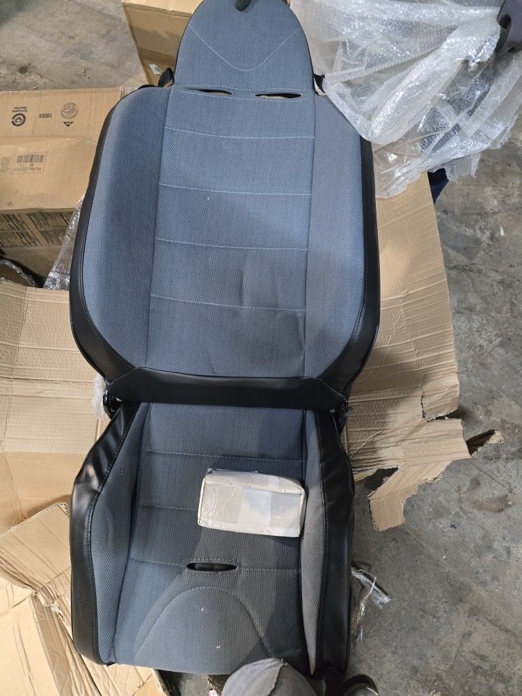 Rugged Ridge Jeep Replacement Front Seat (New)
$300