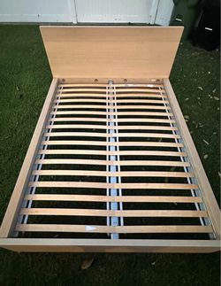 Queen bedframe with slats and 4 under drawers