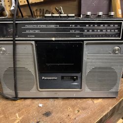 Vintage Panasonic RS-451S AM-FM Stereo Cassette Radio