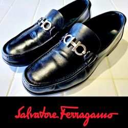 Salvatore Ferragamo Men's Black Leather Horsebit Loafers With Large Silver Buckel.  Very Nice. Size 7.5