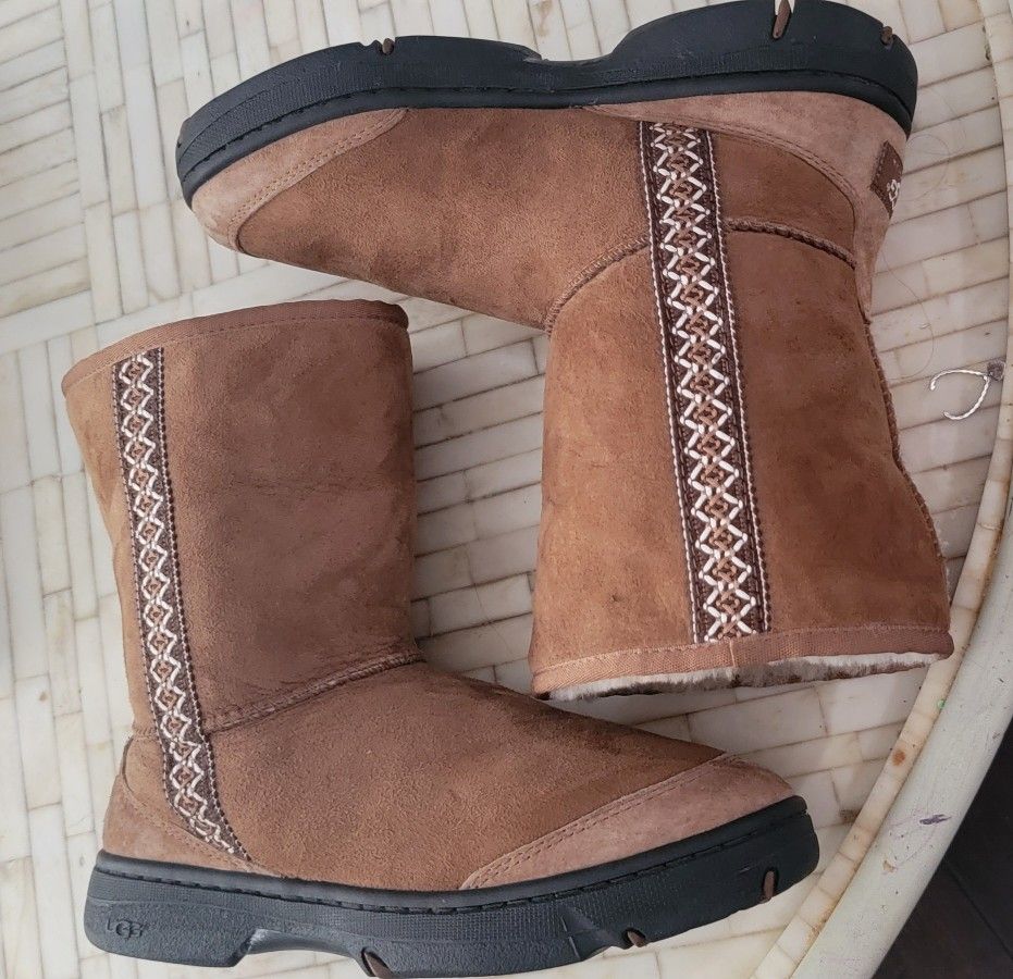 UGG Australia  Size 8W