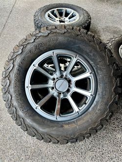 Wheels & tires 6x5.5 or 6x139.7