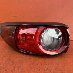 2017 - 2022 MAZDA CX-5 LEFT DRIVER SIDE OUTER TAIL LIGHT OEM KB8A-51160
