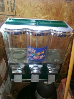 TRIPLE LOT CANDY MACHINE.