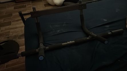 Pull up bar
