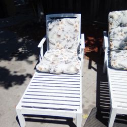 Wooden Vintage Lawn Chairs 