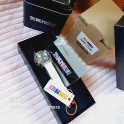 Luxury style waterproof ladies watch from top brand SKMEI
Complete with LUXURY WATCH + BOX + WARRANTIE CARD 

+ Free extra Surprise beautiful gift ❤️