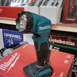 MAKITA 18V CORDLEES FLASHLIGHT (TOOL ONLY)