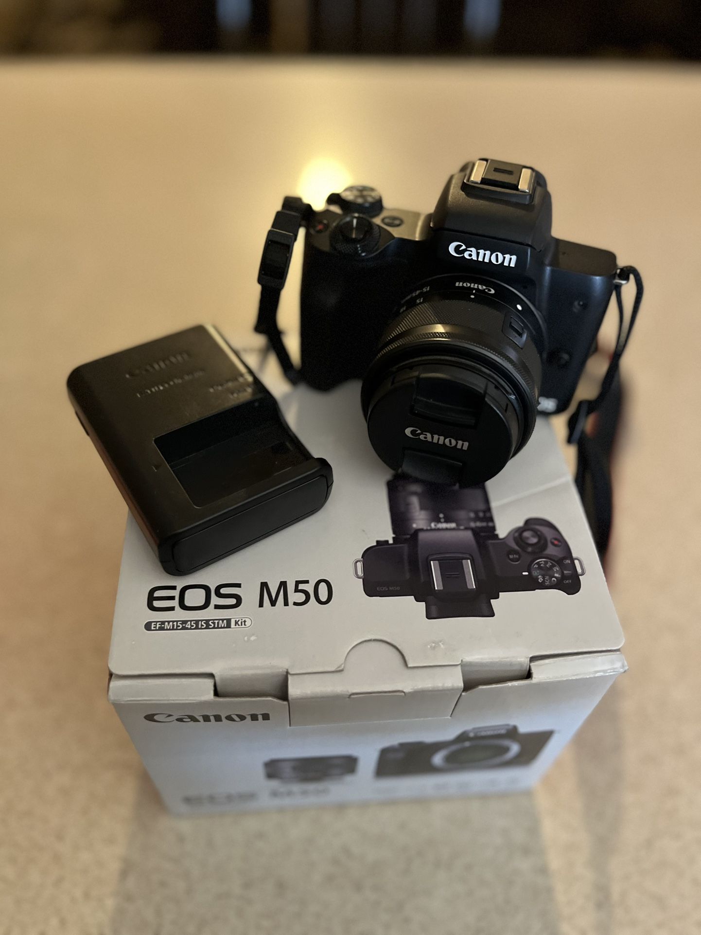 Camera Canon EOS M50