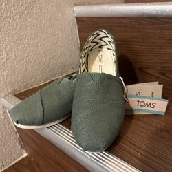 TOMS- Women 6,5