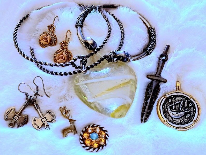 JEWELRY NEW & VINTAGE SLIDE SEAGULL, RAVEN, SLOTH, CELTIC DAGGER, PEACOCK, LEATHER JEWELRY BOX