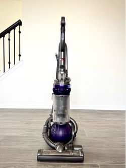 Dyson DC25 Ball Vacuum Cleaner – Powerful Suction – Works Great