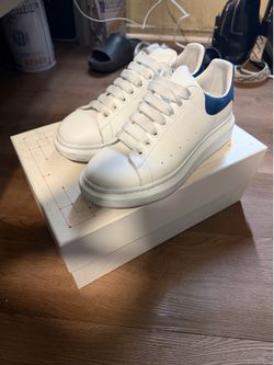 Alexander McQueens navy blue