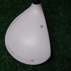 TaylorMade R11 Men’s 3 Wood- 15.5 loft- stiff Penley graphite shaft- Very Good Condition!!