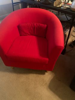 Moving & Downsizing! ❤️ Cute Red Comfy Chair – Perfect for Dorm, Gaming & Relaxing