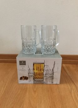 4 clear cut glass mugs