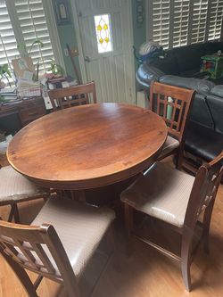 Round Wood Dining Table with 4 Chairs