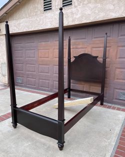Beautiful Twin Size Bed Frame New 