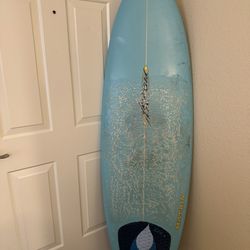 Surf Board 5’10” Minard
