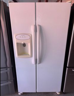 White Admiral Refrigerator And Freezer