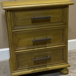 Vintage Wood End Table Or Nightstand