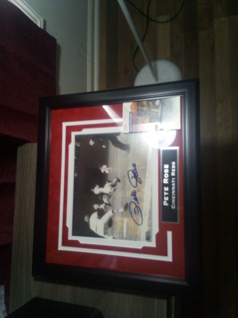 Pete Rose Signed And Autographed Photo. With  Jsa.