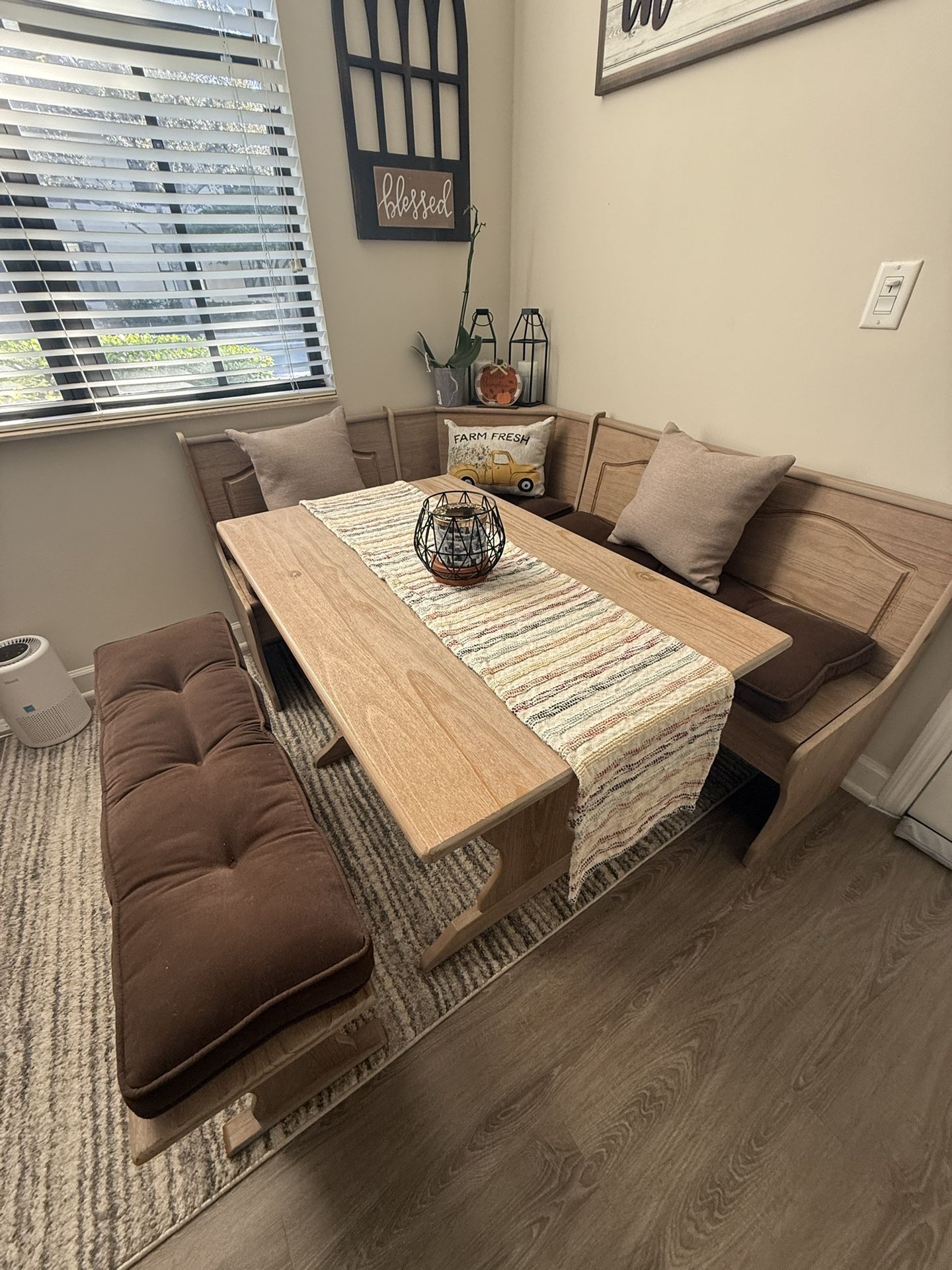 MOVING SALE/MUST GO ~ Beautiful Nook Farmhouse Bench Dining Set (used)