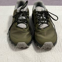 On Cloud Shows Size 6 