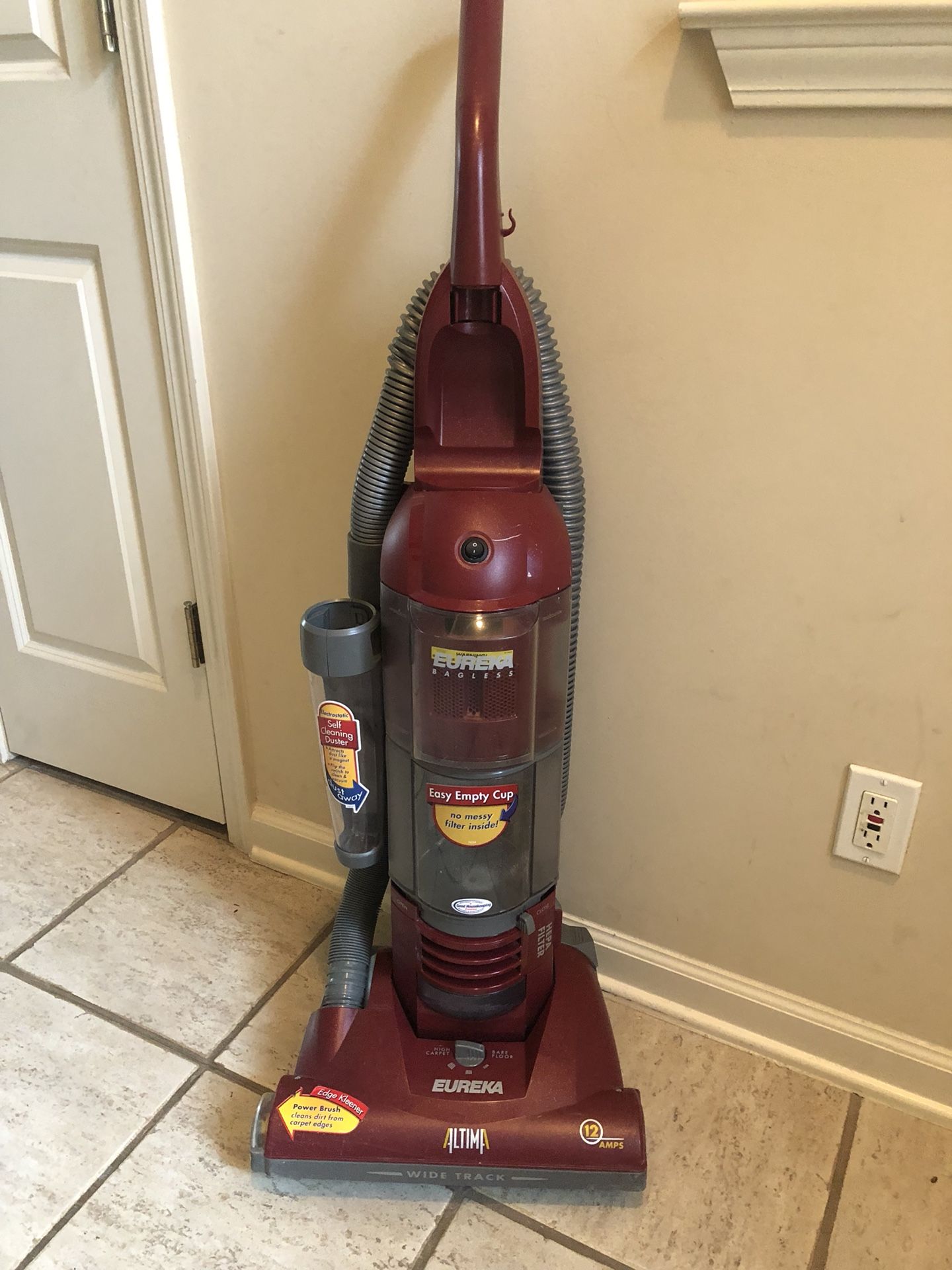 Eureka Altima Bagless Vacuum ( great power, the peddle lock is manually done)