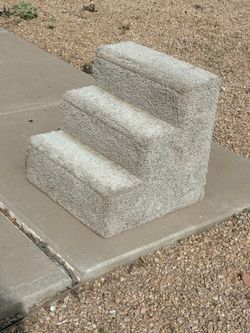 Grey Carpet 3 Step Pet Stairs (LxWxH: 20” x 20” x 20”)