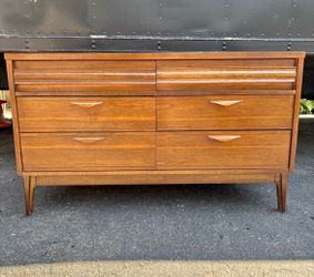 Mid Century Modern 6 Drawer Dresser Kroehler Furniture.