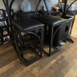 Table With 4 Stools
